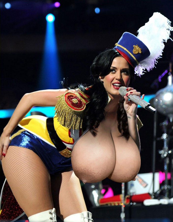 Katy Perry Fakes Megatetas